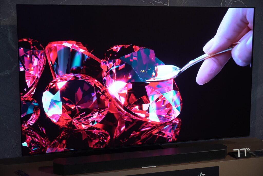 I'm in two minds about Samsung's S95D Glare Free OLED tech